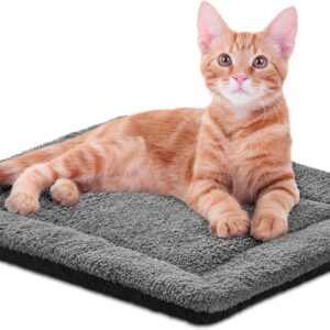 Ok&H PET PRODUCTS Self-Warming Cat Mattress Pad, Self Heating Pad for Out of doors Cat Homes, Warming Mat for Indoor Pet Beds & Furnishings, Reversible Blanket, Machine Washable – Small 21 X 17in Grey/ Black